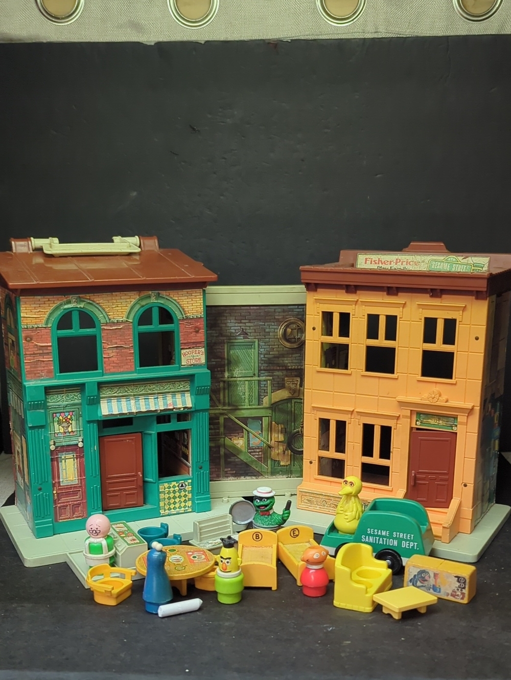 #14(1974 Fisher Price Play Family Sesame Street Little People #938 Hooper's apt